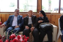 YILIN ANNESİ - Kent Konseyinden Huzur Evini Ziyaret