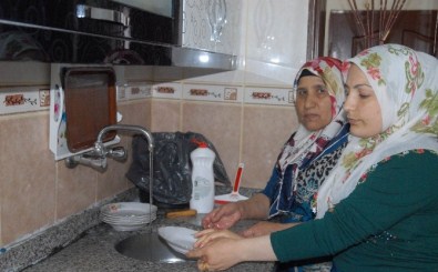 25 Yıl Önce Eşini Kaybetti, 4 Çocuğuna Annelik Ve Babalık Yaptı