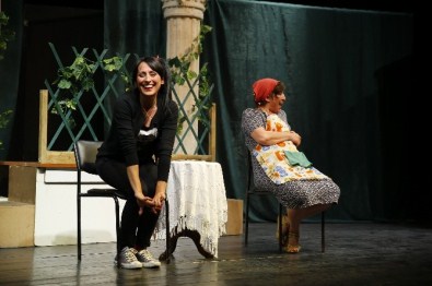 Sahneye Bu Kez 'Yobaz' Olarak Çıktılar