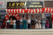 SİYAH KURDELE - Terörden Kaçan Çift, İşyerlerinin Açılışını Siyah Kurdeleyle Yaptı