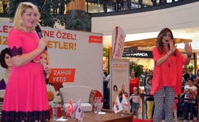 Zahide Yetiş Ve Hande Kazanova Kahramanmaraşlılarla Buluştu