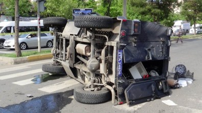 Zırhlı Araç Kaza Yaptı Açıklaması 3'Ü Polis, 4 Yaralı