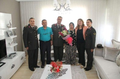 Anneler Günü'nde Şehit Annelerine Vefa