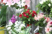 FAZLA MESAİ - Anneler Günü'nün Olmazsa Olmazı 'Çiçek'