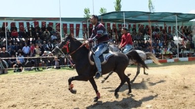 Bigadiç'de AT Yarışı Heyecanı