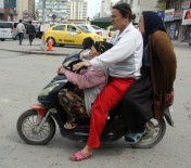 TEHLİKELİ YOLCULUK - Kadınların Motosikletle Tehlikeli Yolculuğu