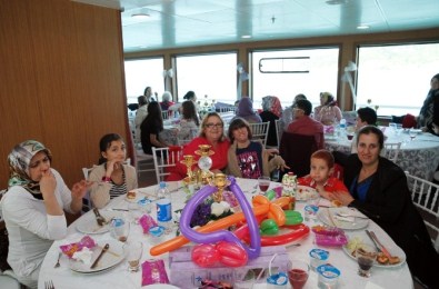 Küçükçekmece Belediyesi'nden 550 Engelli Çocuğa Ve Annelerine Boğaz Turu