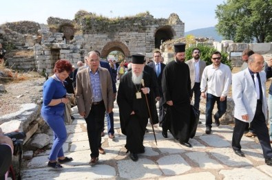 Patrik Bartholomeos Selçuk'ta Ayin Yönetti