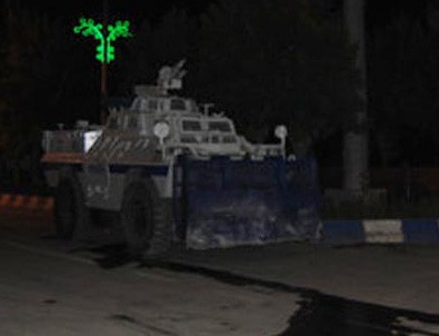 Polis aracına roketatarlı saldırı!