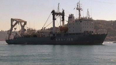 Rus Askeri Gemisi, Güvertesinde Tankla İstanbul Boğazı'ndan Geçti