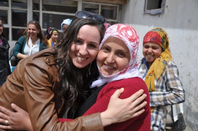 Fedakar Öğretmenler 50 Kızı Okullu Yaptı !