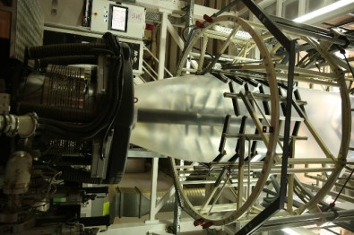 Çöpe Atılan Naylon Poşetlerden Ham Madde Yaparak Yılın Verimlilik Ödülünü Aldı