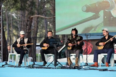 Yörük Festivali'nde Dombıra Coşkusu