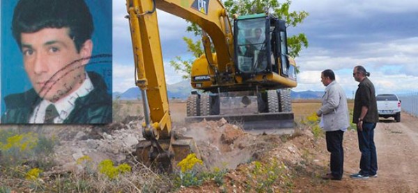 Yıllardır aradığı kayıp babasını, annesi ve amcasının öldürdüğünü öğrendi