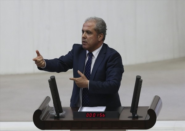 AK Partili Tayyar ile CHP'li Özel arasında tartışma