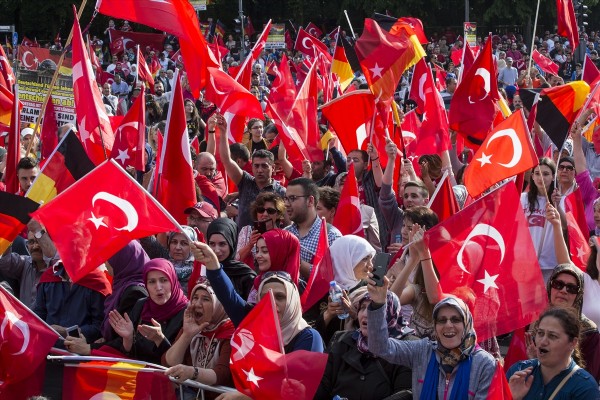 Almanya'daki Türkler 1915 tasarısını protesto ediyor