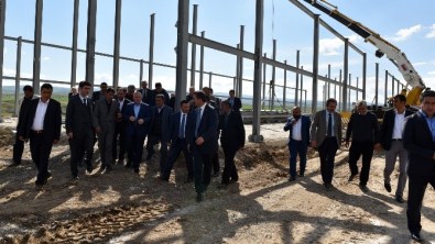 Başkan Sekmen Hınıs'a Çıkarma Yaptı