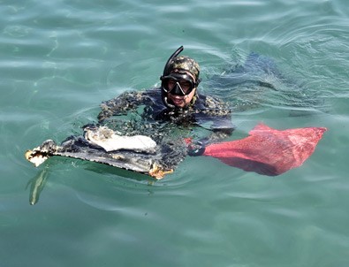 Bodrum'da dalgıçlardan deniz temizliği