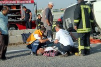 İBRAHIM ÇIÇEK - Minibüs İle Otomobil Çarpıştı Açıklaması 1 Ölü, 5 Yaralı