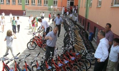 Öğrenciler Bisikletlerine Kavuştu