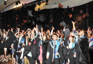 Selçuk İletişim'de Mezuniyet Heyecanı