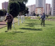 Toroslar'da Park Ve Yeşil Alanlara Yaz Bakımı