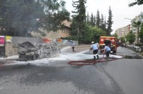 SÖNDÜRME TÜPÜ - Yanan Araç Kullanılamaz Hale Geldi