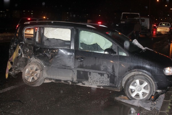 Otobüs terminali önünde feci kaza