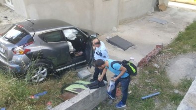 Çarpışan Otomobil İle Minibüs Bahçeye Uçtu Açıklaması 1 Yaralı