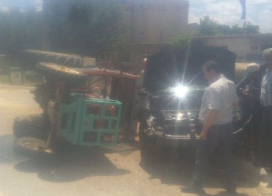 Devrilen Traktörden Burnu Bile Kanamadan Çıktı