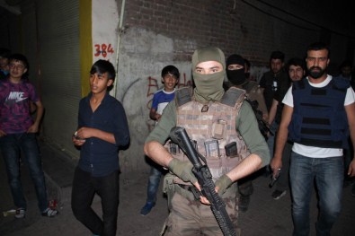 Diyarbakır'da 500 Polisle Dev Operasyon