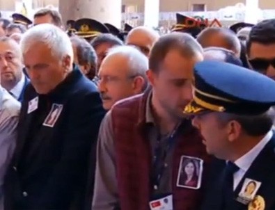 Şehidin eşi Kılıçdaroğlu'nun yanında durmak istemedi