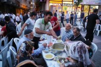 ZEYTİNBURNU BELEDİYESİ - Zeytinburnu Belediyesi 'Gönül Sofrası'nda' 2 Bin Kişiyi Ağırladı