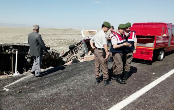 TIR'la minibüs çarpıştı: 10 ölü