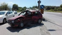 EYÜP SULTAN - Esentepe Kavşağında Kaza Açıklaması 3 Yaralı