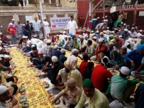 İFTAR SOFRASI - Hintli Müslümanlar İftarlarını İhlas Vakfı Sofralarında Açtı