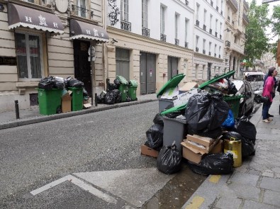 Paris'te Çöp Yığınları Oluştu, Belediye Harekete Geçti