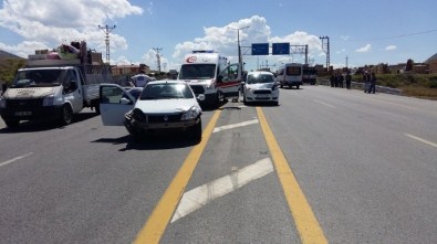 Tatvan'da 5 Araç Birbirine Girdi
