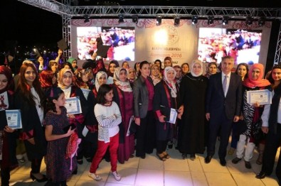 Anne Üniversitesi 4. Dönem Mezunlarını Verdi