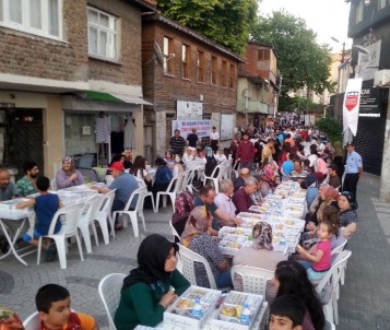 Bağcılar'da 5 Bin Kişi Sokak İftarında Buluştu