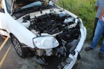 Kaza Sonrası Yanan Otomobili Vatandaşlar Söndürdü