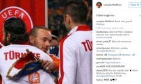 SELÇUK İNAN - Sneijder Millilere Şans Diledi