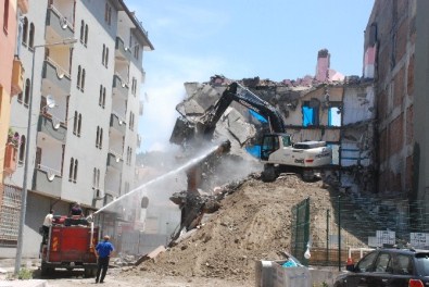 Tokat'ta 5 Katlı Binada Yıkım Çalışması