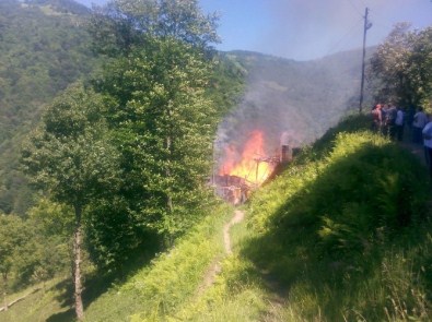 Trabzon'da Ev Yangını