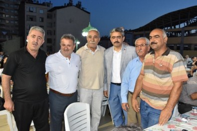 Başkan Alıcık, İftarını Esnafla Birlikte Yaptı