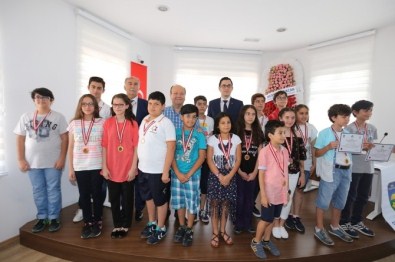 Efeler'de Matematik Dahileri Ödüllendirildi
