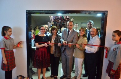 Emekli Öğretmenin Adı Konferans Salonunda Yaşayacak