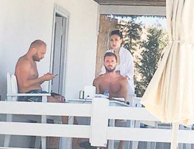 Emre Çolak transferi Alaçatı'da kutluyor
