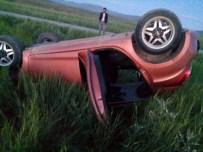 Horasan'da Yoldan Çıkan Otomobil Takla Attı