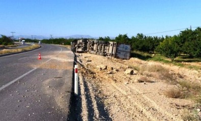 Malatya-Sivas Karayolunda Tır Devrildi Açıklaması 1 Ağır Yaralı